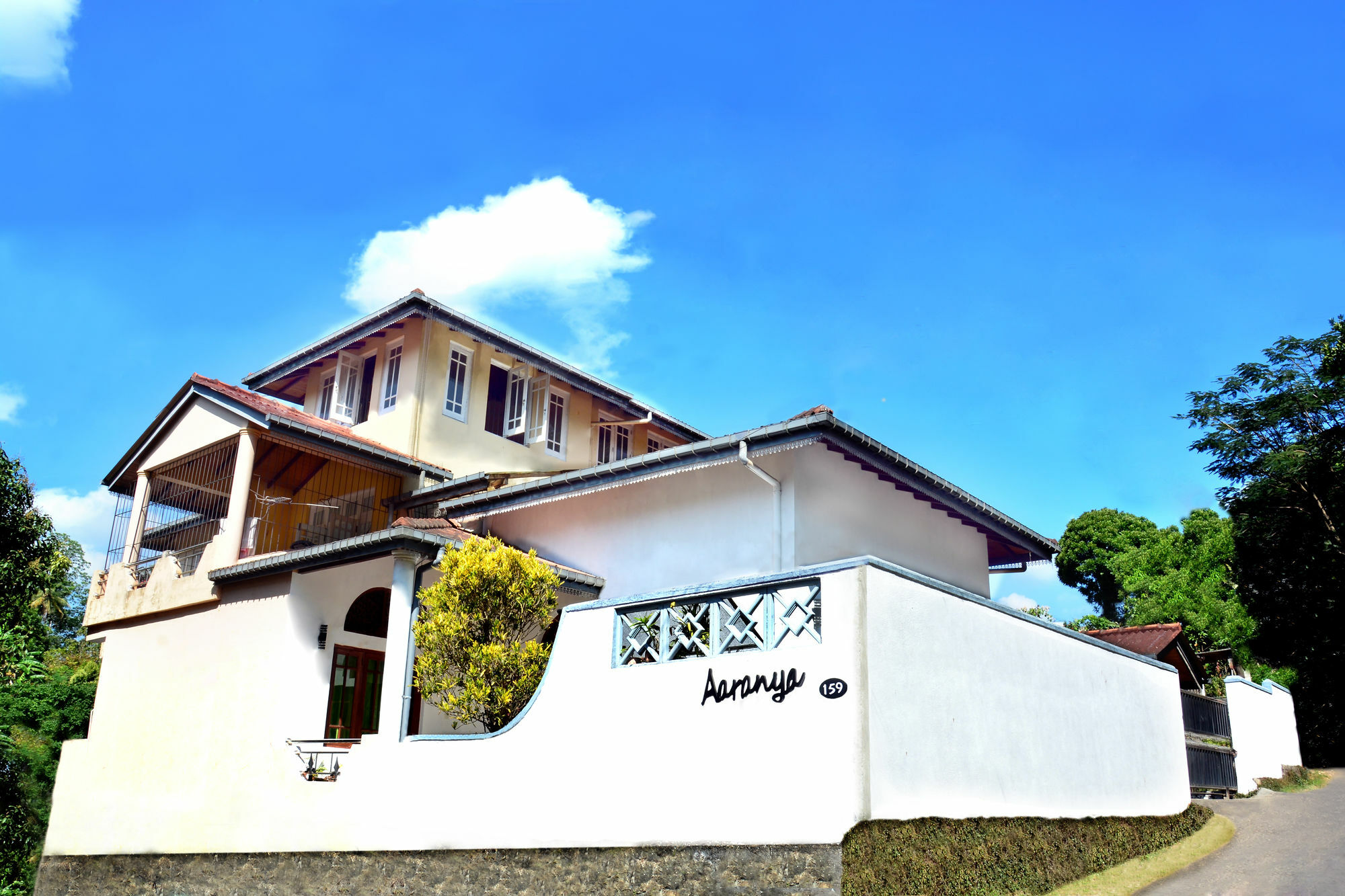 Aaranya Residence كاندي المظهر الخارجي الصورة